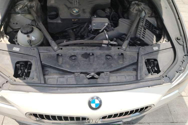 Used BMW 5 Series 2014 525Li Luxury Design Package Engine Bay