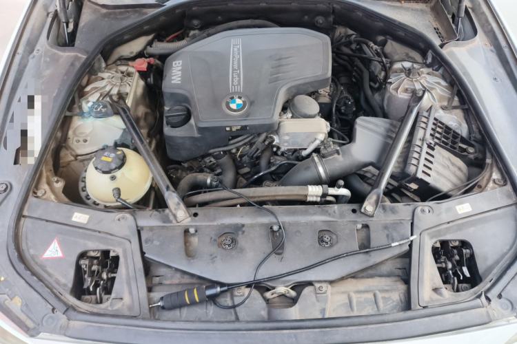 Used BMW 5 Series 2014 525Li Leading Model Engine Bay