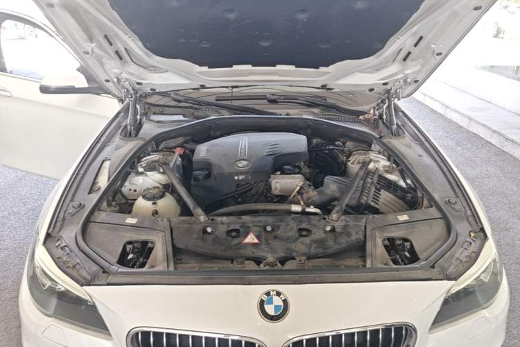 Used BMW 5 Series 2014 525Li Leading Model Engine Bay