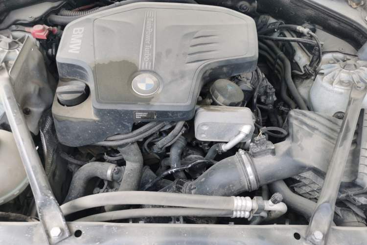 Used BMW 5 Series 2014 525Li Leading Model Engine Bay