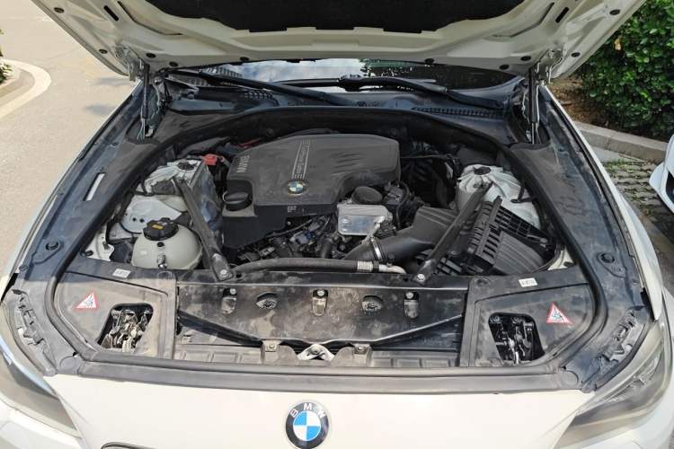 Used BMW 5 Series 2014 525Li Fashion Design Package Engine Bay