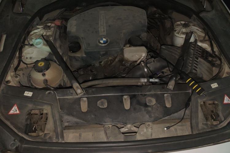 Used BMW 5 Series 2014 525Li Leading Model Engine Bay