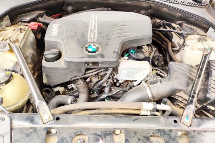 Used BMW 5 Series 2014 525Li Leading Model Engine Bay