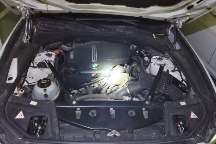 Used BMW 5 Series 2014 525Li Leading Model Engine Bay