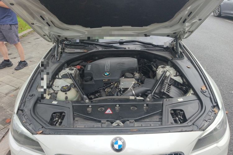 Used BMW 5 Series 2014 525Li Leading Model Engine Bay