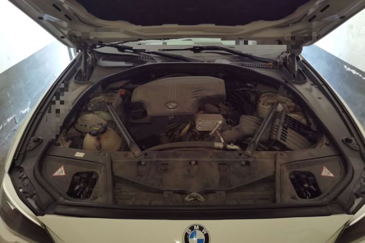 Used BMW 5 Series 2014 520Li Elegant Model Engine Bay