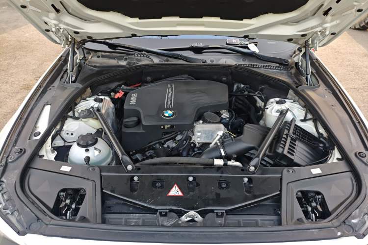 Used BMW 5 Series 2014 525Li Leading Model Engine Bay