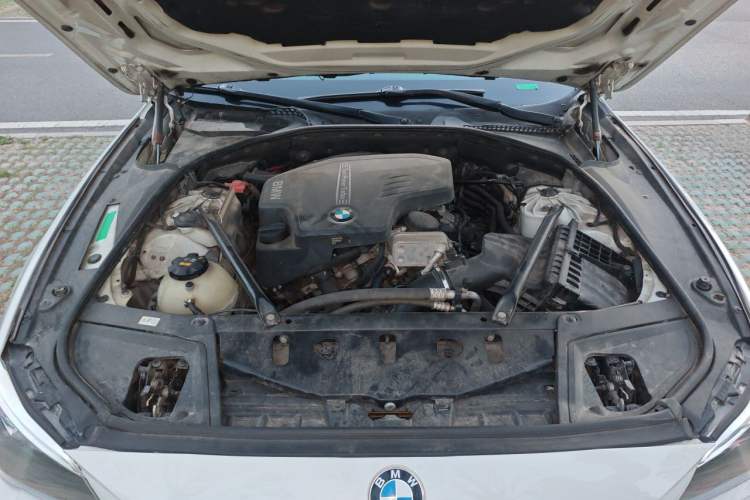 Used BMW 5 Series 2014 520Li Elegant Model Engine Bay