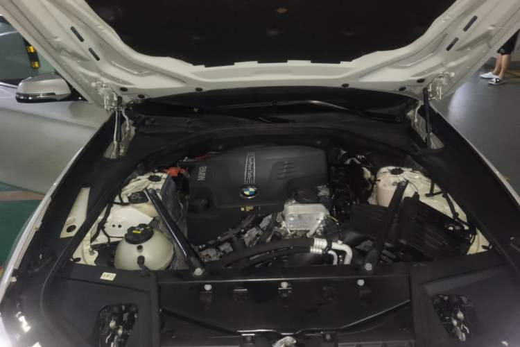 Used BMW 5 Series 2014 525Li Luxury Design Package Engine Bay