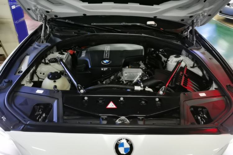 Used BMW 5 Series 2014 525Li Luxury Design Package Engine Bay