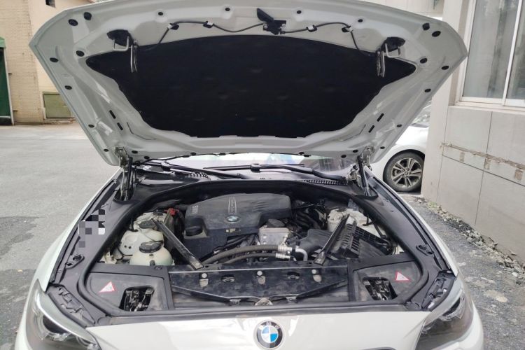 Used BMW 5 Series 2014 525Li Leading Model Engine Bay