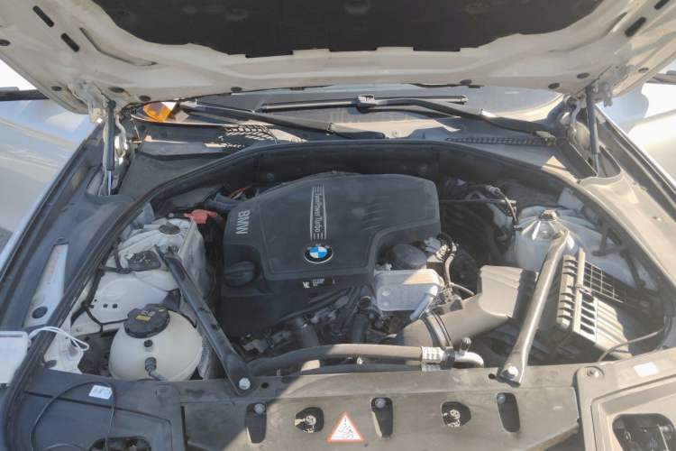 Used BMW 5 Series 2014 525Li Luxury Design Package Engine Bay