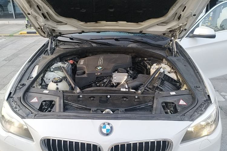 Used BMW 5 Series 2014 520Li Elegant Model Engine Bay