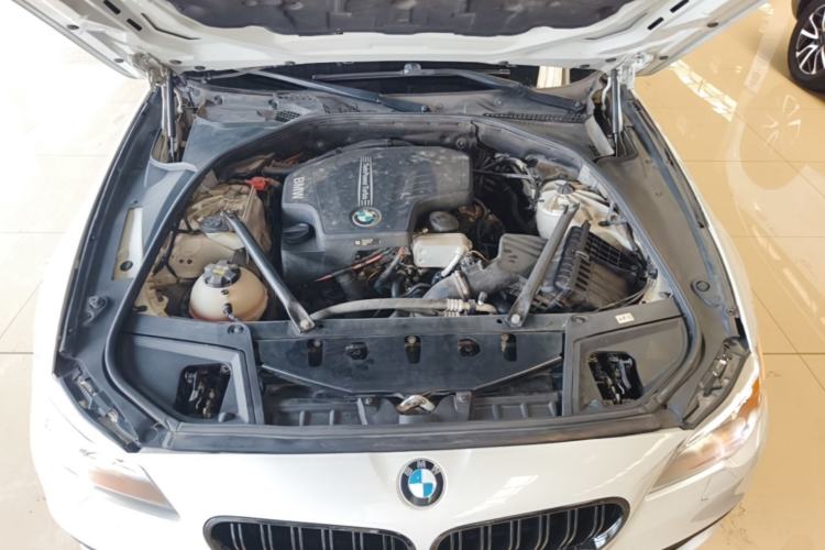 Used BMW 5 Series 2014 525Li Leading Model Engine Bay