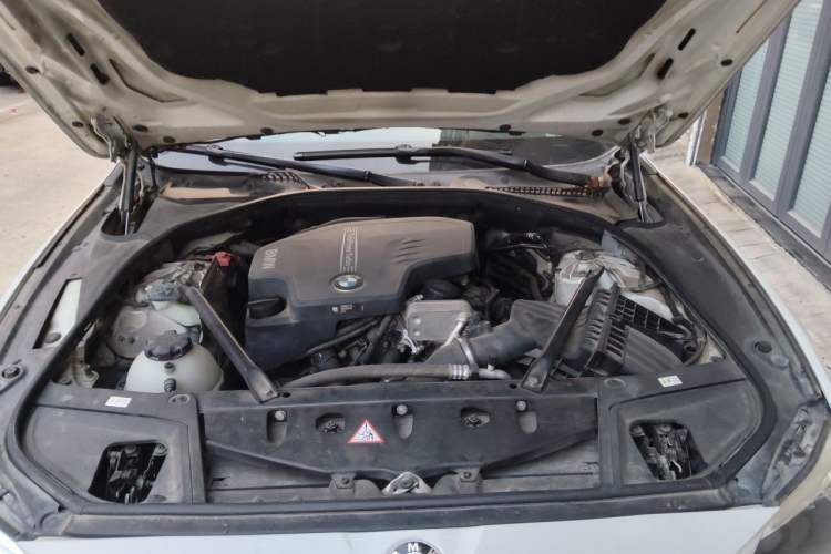 Used BMW 5 Series 2014 520Li Elegant Model Engine Bay