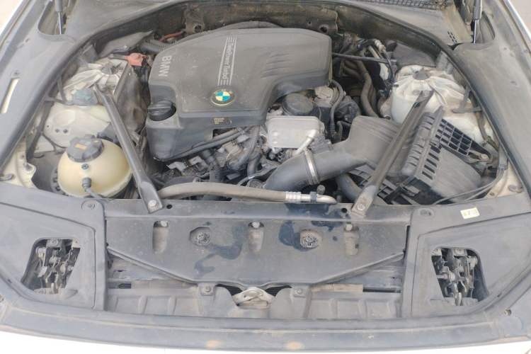 Used BMW 5 Series 2014 525Li Leading Model Engine Bay