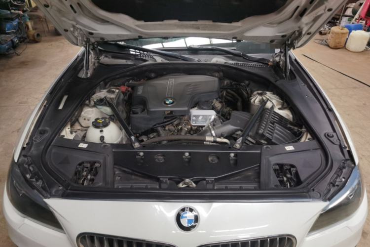 Used BMW 5 Series 2014 525Li Fashion Design Package Engine Bay