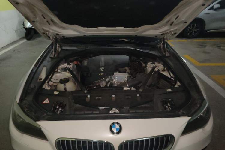 Used BMW 5 Series 2014 525Li Leading Model Engine Bay