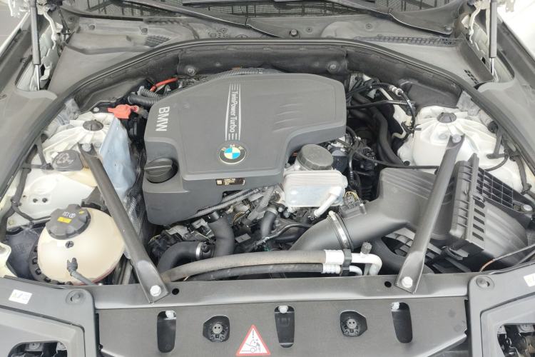 Used BMW 5 Series 2014 528Li Leading Model Engine Bay