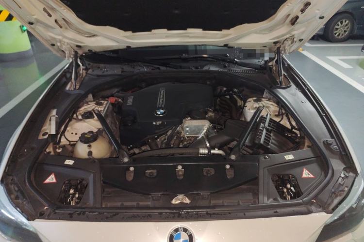 Used BMW 5 Series 2014 528Li Leading Model Engine Bay