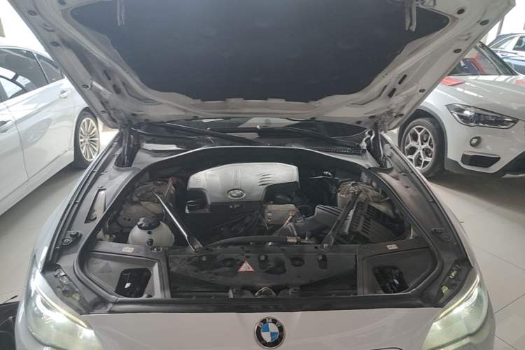 Used BMW 5 Series 2014 520Li Elegant Model Engine Bay