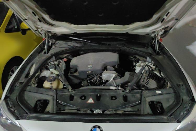 Used BMW 5 Series 2014 525Li Leading Model Engine Bay