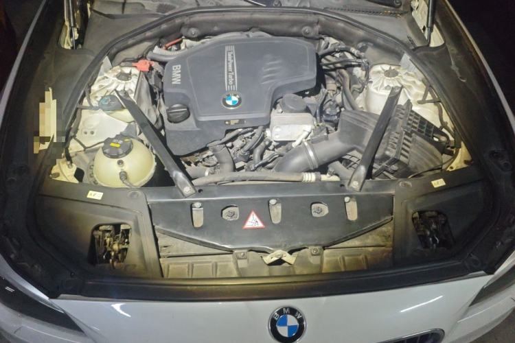 Used BMW 5 Series 2014 525Li Leading Model Engine Bay