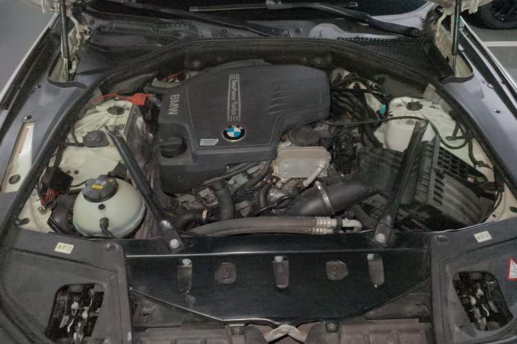 Used BMW 5 Series 2014 528i Touring Edition Engine Bay