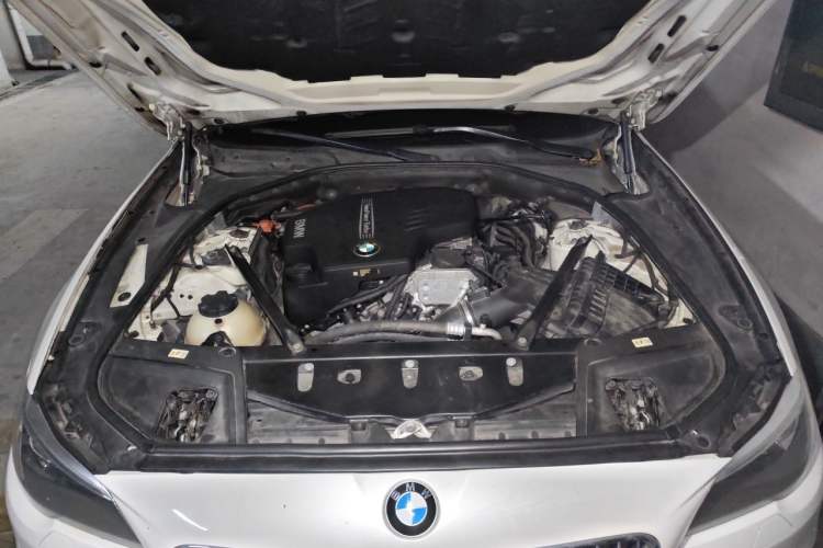 Used BMW 5 Series 2014 528Li Leading Model Engine Bay