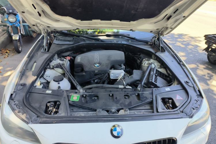 Used BMW 5 Series 2014 525Li Fashion Design Package Engine Bay