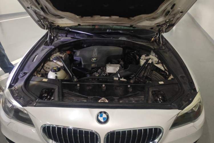 Used BMW 5 Series 2014 520Li Elegant Model Engine Bay