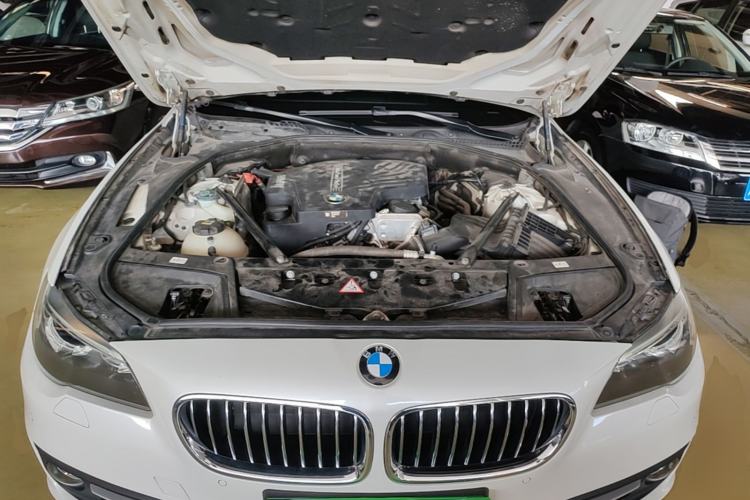 Used BMW 5 Series 2014 525Li Leading Model Engine Bay