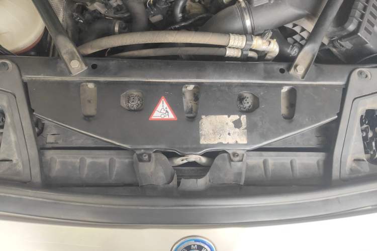 Used BMW 5 Series 2014 525Li Leading Model Engine Bay