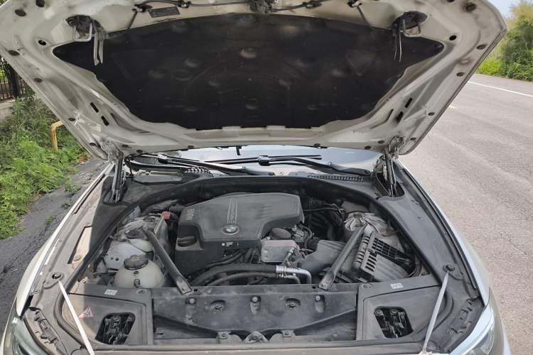 Used BMW 5 Series 2014 525Li Luxury Design Package Engine Bay