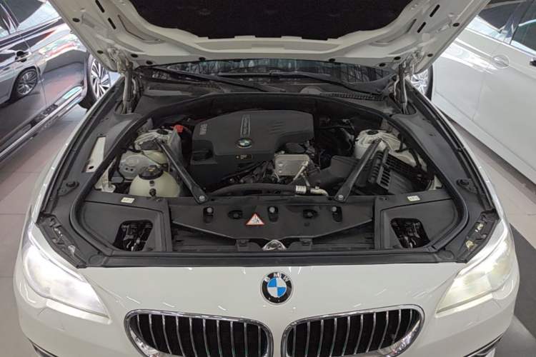 Used BMW 5 Series 2014 525Li Luxury Design Package Engine Bay