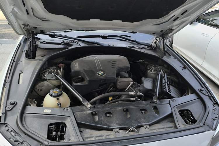 Used BMW 5 Series 2014 525Li Luxury Design Package Engine Bay