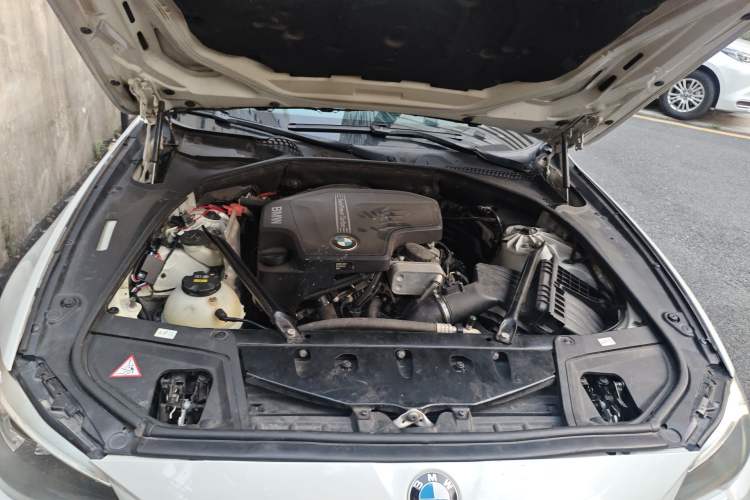 Used BMW 5 Series 2014 525Li Luxury Design Package Engine Bay
