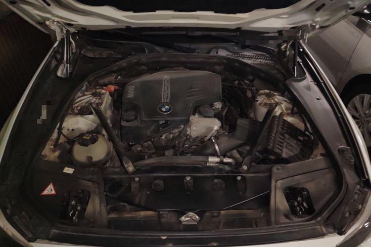Used BMW 5 Series 2014 520Li Elegant Model Engine Bay