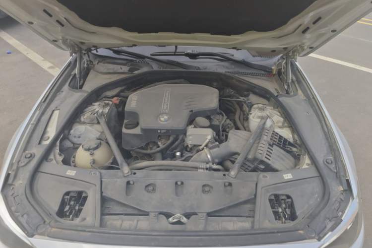 Used BMW 5 Series 2014 525Li Luxury Design Package Engine Bay