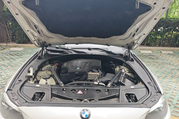 Used BMW 5 Series 2014 525Li Leading Model Engine Bay