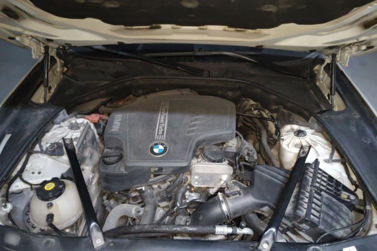 Used BMW 5 Series 2014 520Li Elegant Model Engine Bay