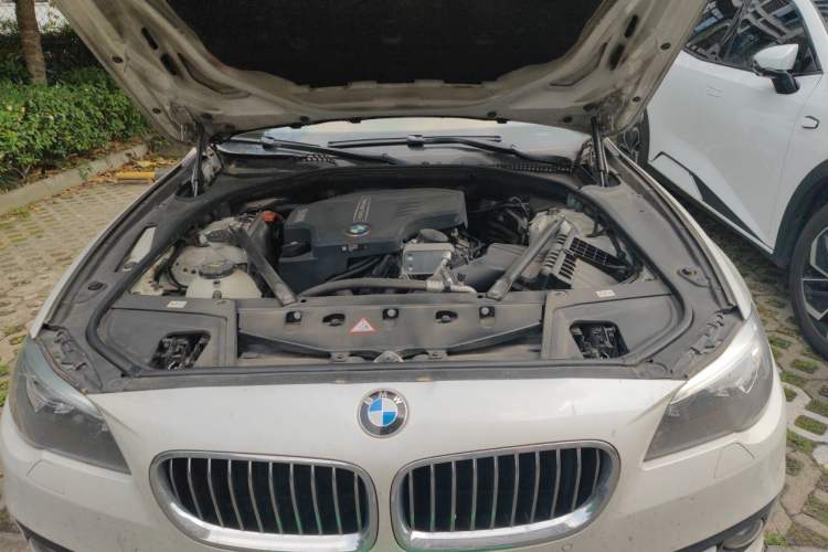 Used BMW 5 Series 2014 520Li Elegant Model Engine Bay
