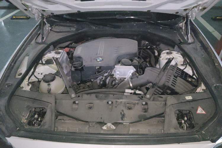 Used BMW 5 Series 2014 528Li xDrive Premium Edition Engine Bay