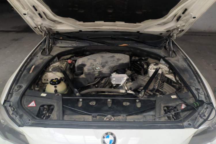 Used BMW 5 Series 2014 520Li Elegant Model Engine Bay