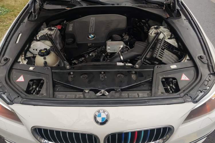 Used BMW 5 Series 2014 525Li Leading Model Engine Bay