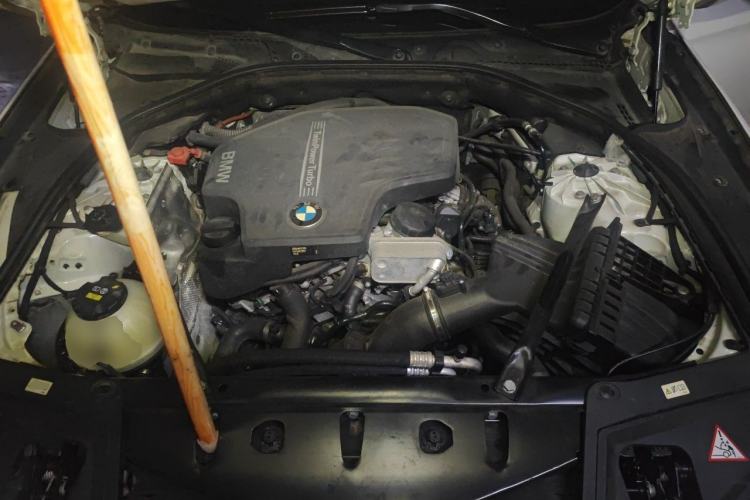 Used BMW 5 Series 2014 520Li Elegant Model Engine Bay