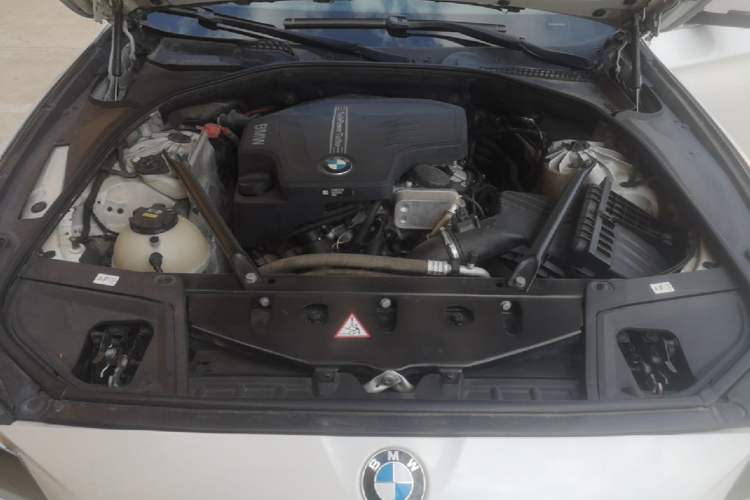 Used BMW 5 Series 2014 525Li Leading Model Engine Bay