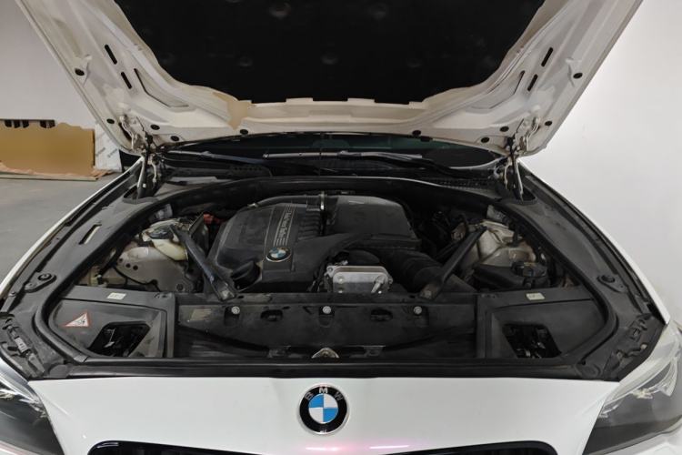 Used BMW 5 Series 2014 535Li Leading Model Engine Bay