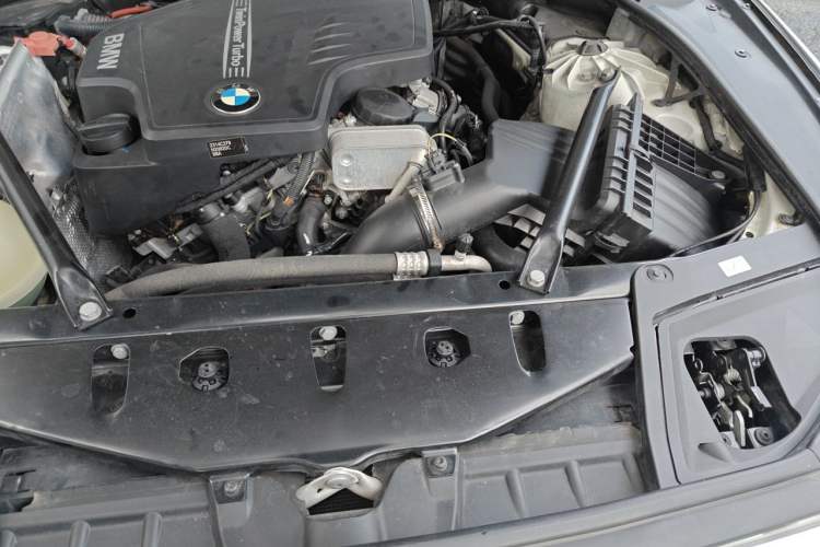 Used BMW 5 Series 2014 525Li Luxury Design Package Engine Bay