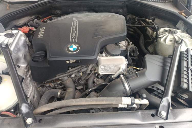 Used BMW 5 Series 2014 525Li Luxury Design Package Engine Bay